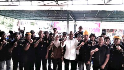 Membludak, Antusias Masyarakat  Kelurahan Karang Ambun Saat Anggota DPRD Kaltim Agiel Suwarno Gelar Sosbang Ke – 5 Berau