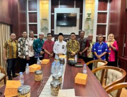 PW KBBKT Jalin Silaturahmi Dengan Kakanwil Kemenag Kaltim, Irianto Lambrie Sebut Sosok Abdul Khaliq Sosok Orang Banjar Yang Memiliki Teladan Baik