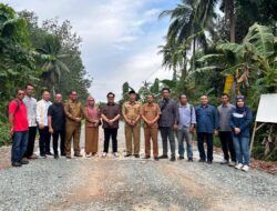 DPU Kukar Perbaiki Jalan di Kelurahan Tama Pole, Mudahkan Aktivitas Masyarakat Khususnya Pelajar.