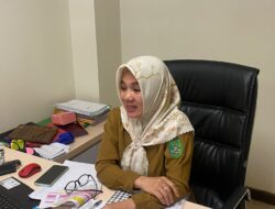 Demi Tingkatkan Kesejahteraan Masyarakat, DPU Kukar Telah Lakukan Perbaiki Jalan di Desa Embalut.