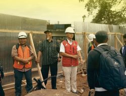 Tanggapi Keluhan Warga, Kadis PU Kukar Turun Tangan Tinjau Drainase Permukiman.