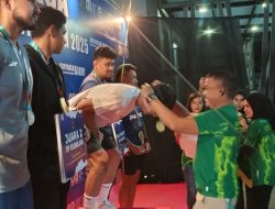 Kajari Samarinda Tutup Adhyaksa Padel Tournament 2025. Firmansyah Subhan: Turnamen padel perdana Adhyaksa di Kaltim jadi ajang sportivitas, silaturahmi, dan lahirkan atlet berprestasi.