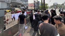 Aksi Jilid III JAMPER Kaltim Bawa Sempel Harga Seragam Dan Tuntut Transparansi Pengadaan Gratispol 2026